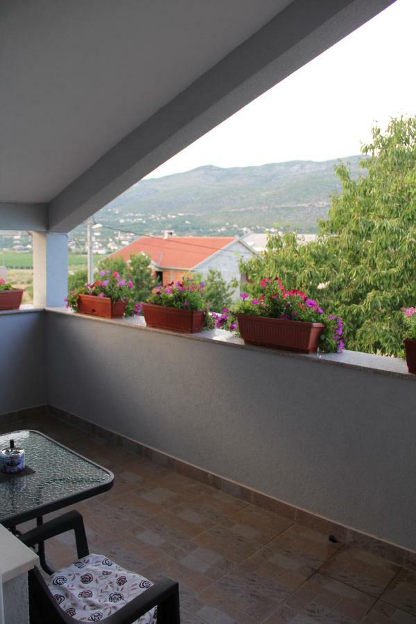 Holiday Home Flora Mostar Esterno foto